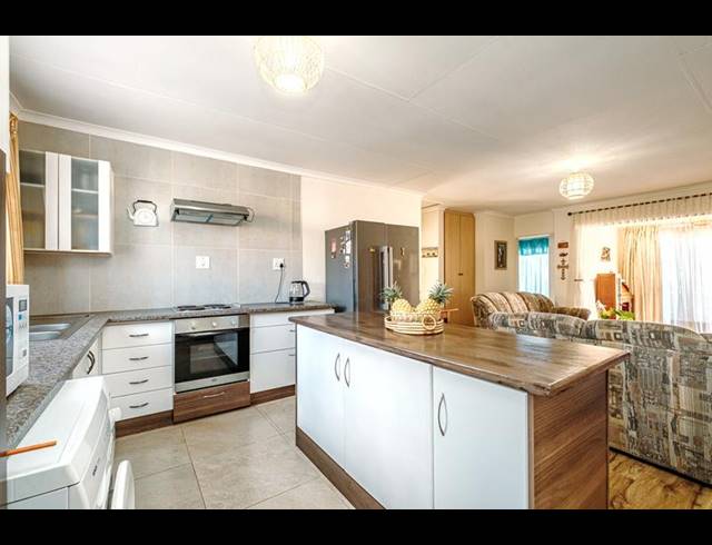 2 BEDROOM TOWNHOUSE FOR SALE IN ALLEN'S NEK